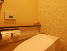 タンクレストイレで広く明るい印象になったトイレ