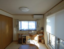 奥様の趣味のお部屋に生まれ変わった２階洋室